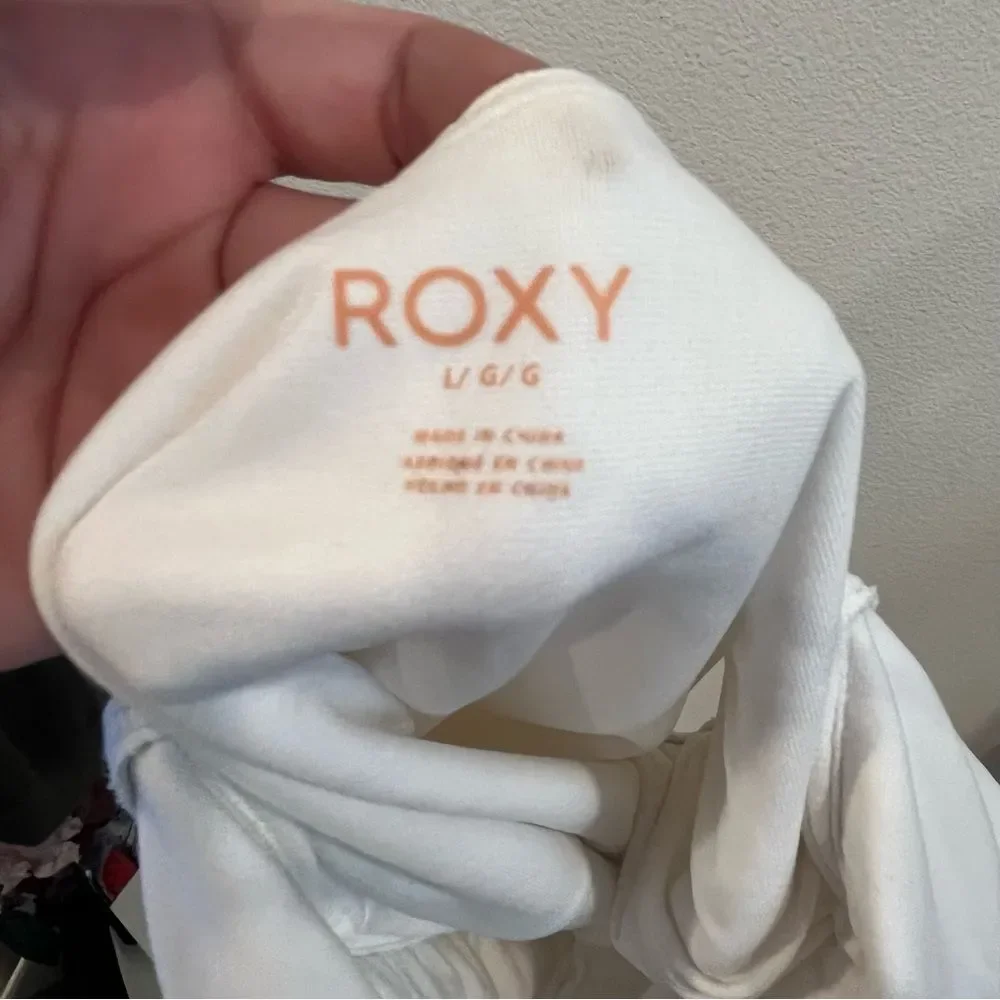 Roxy size large white ribbed quarter zip swimsuit square neck excellent cond.